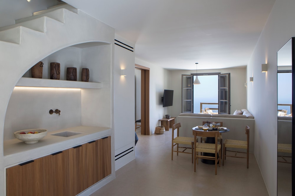 elessa hotel adults only