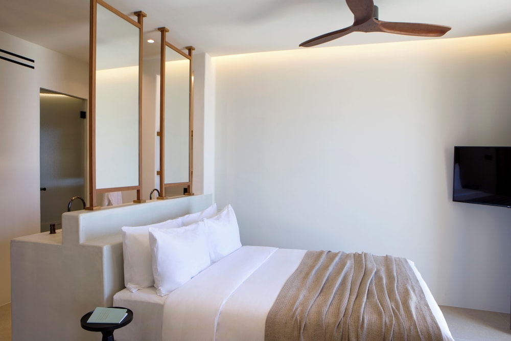 elessa hotel adults only