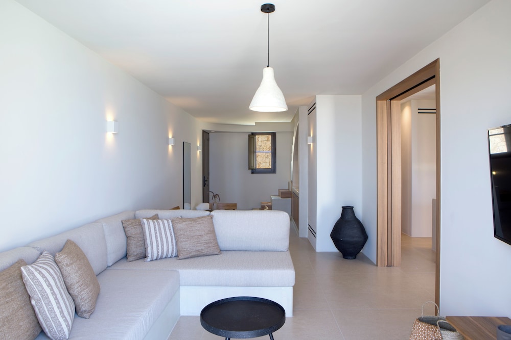 elessa hotel adults only