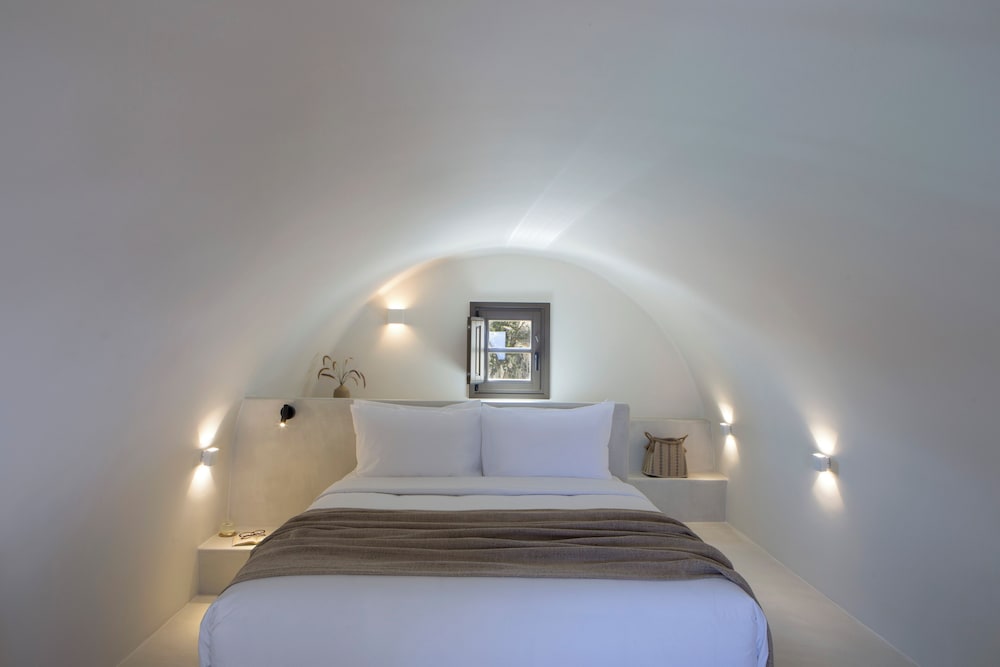 elessa hotel adults only