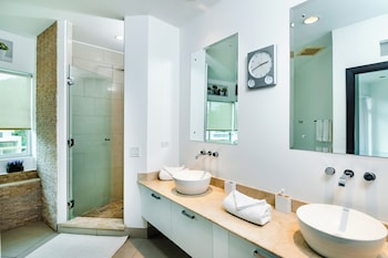 mvillas luxury 2bed 2bath condo w pool