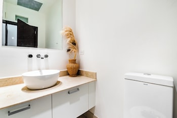 mvillas luxury 2bed 2bath condo w pool