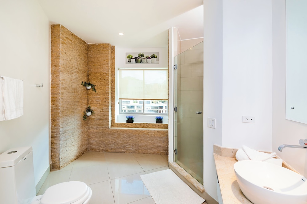 mvillas luxury 2bed 2bath condo w pool