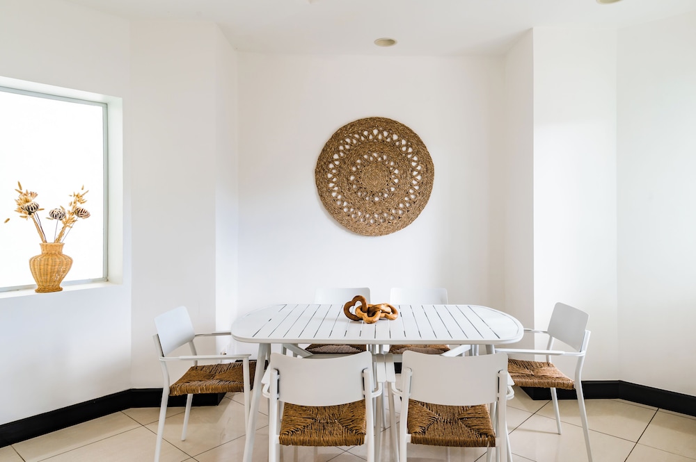 mvillas luxury 2bed 2bath condo w pool