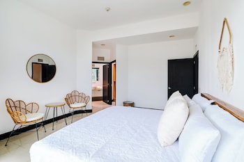 mvillas luxury 2bed 2bath condo w pool