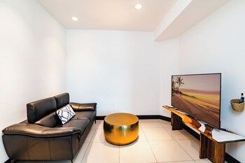 mvillas luxury 2bed 2bath condo w pool