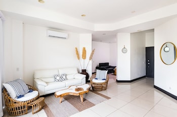 mvillas luxury 2bed 2bath condo w pool