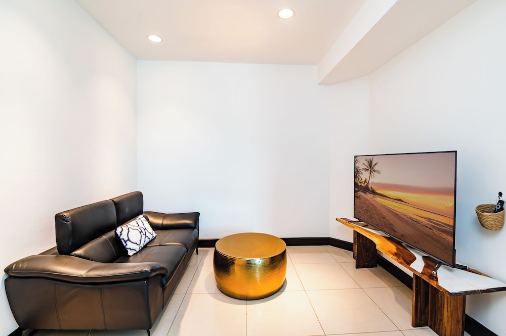 mvillas luxury 2bed 2bath condo w pool