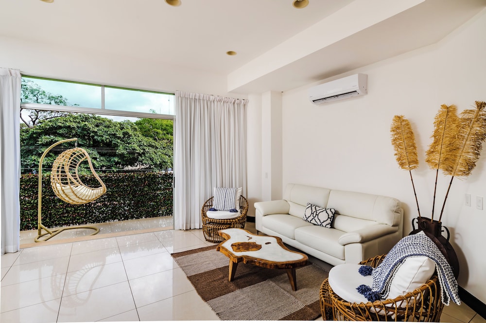 mvillas luxury 2bed 2bath condo w pool