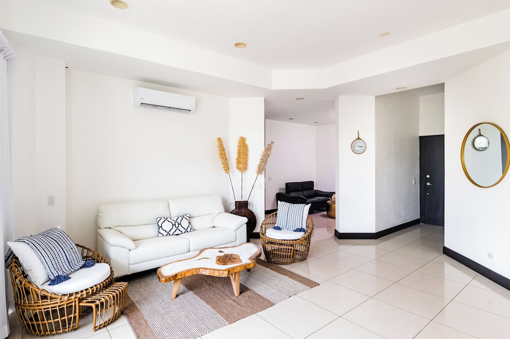 mvillas luxury 2bed 2bath condo w pool