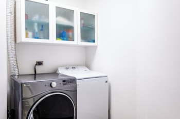 mvillas luxury 2bed 2bath condo w pool