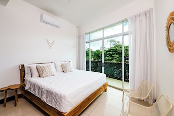 mvillas luxury 2bed 2bath condo w pool