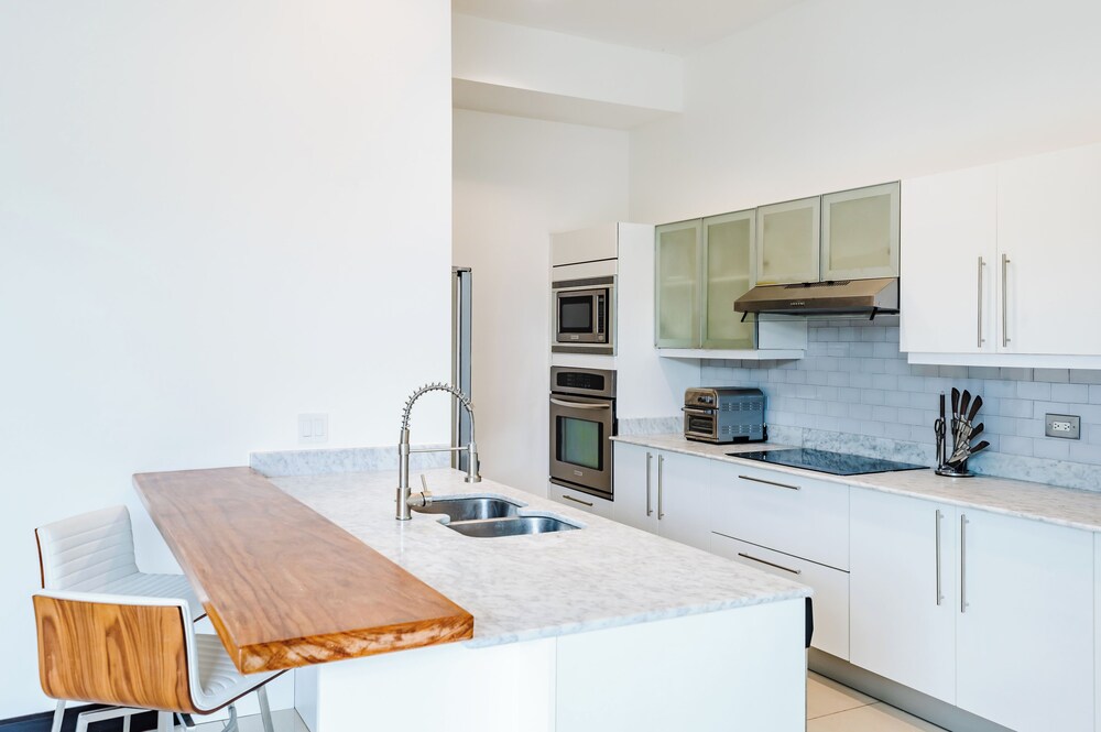 mvillas luxury 2bed 2bath condo w pool