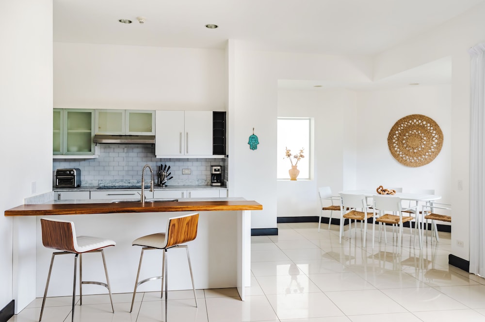 mvillas luxury 2bed 2bath condo w pool