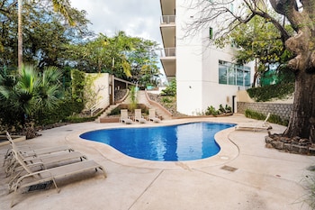 mvillas luxury 2bed 2bath condo w pool