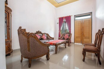 oyo 92587 homestay romauli kampung radja
