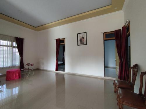 oyo 92587 homestay romauli kampung radja