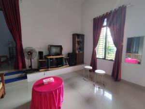 oyo 92587 homestay romauli kampung radja
