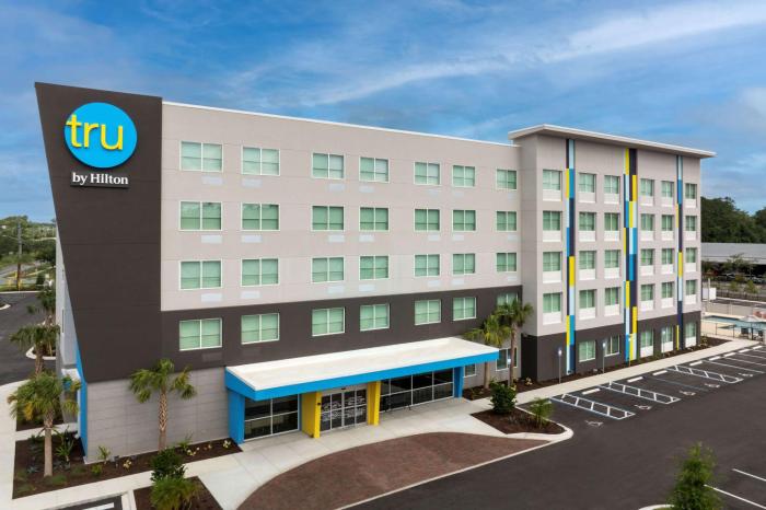 tru by hilton jacksonville airport i 95