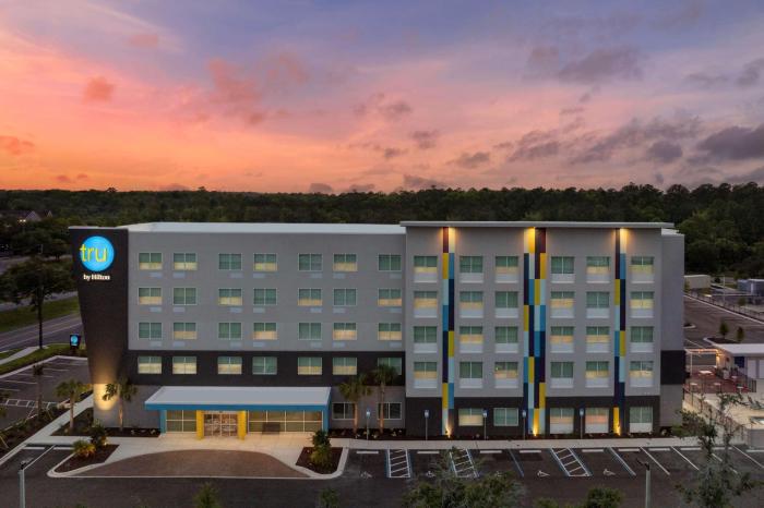 tru by hilton jacksonville airport i 95