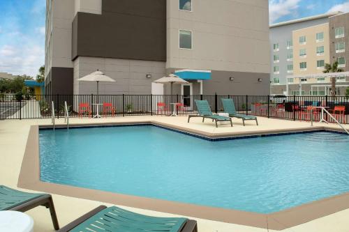 tru by hilton jacksonville airport i 95