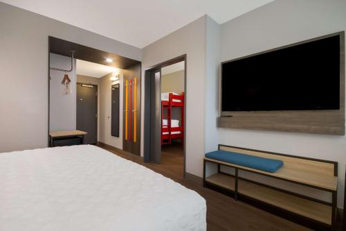 tru by hilton destin
