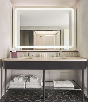 the bankers alley hotel nashville tapestry collection by hilton