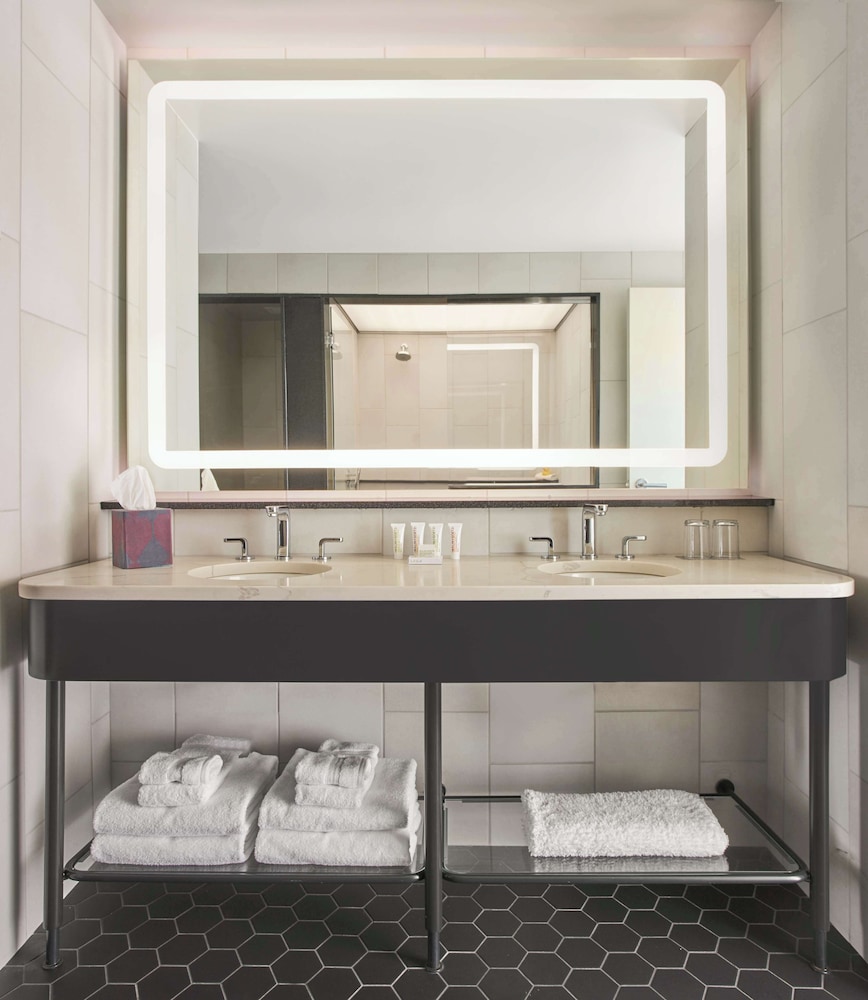 the bankers alley hotel nashville tapestry collection by hilton