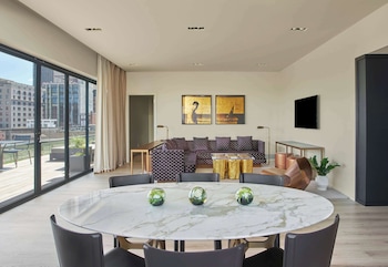 the bankers alley hotel nashville tapestry collection by hilton