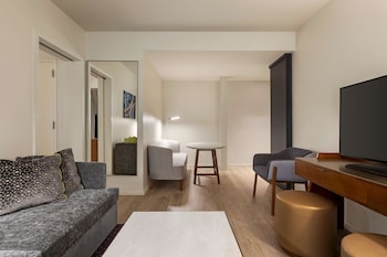 the bankers alley hotel nashville tapestry collection by hilton