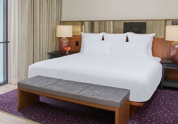 the bankers alley hotel nashville tapestry collection by hilton