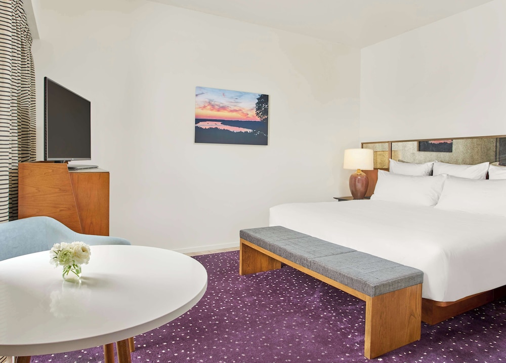 the bankers alley hotel nashville tapestry collection by hilton