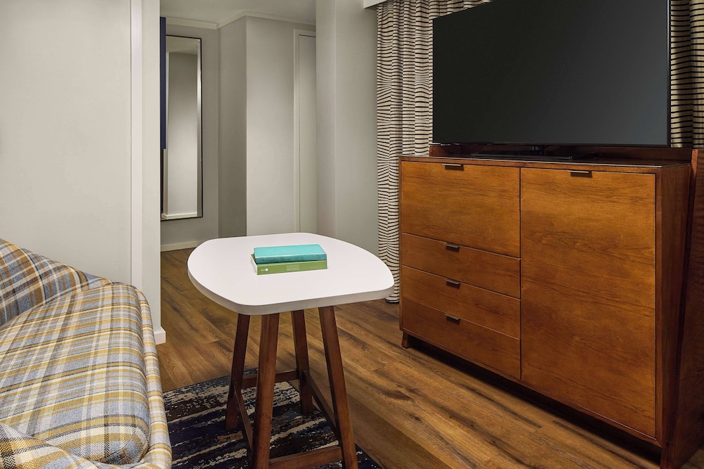 the bankers alley hotel nashville tapestry collection by hilton