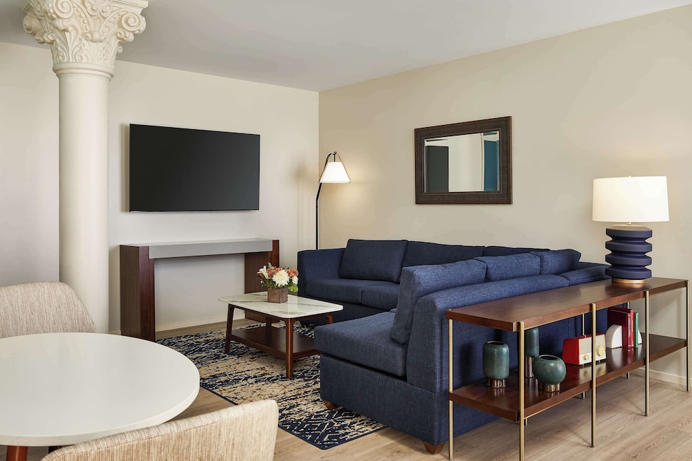 the bankers alley hotel nashville tapestry collection by hilton