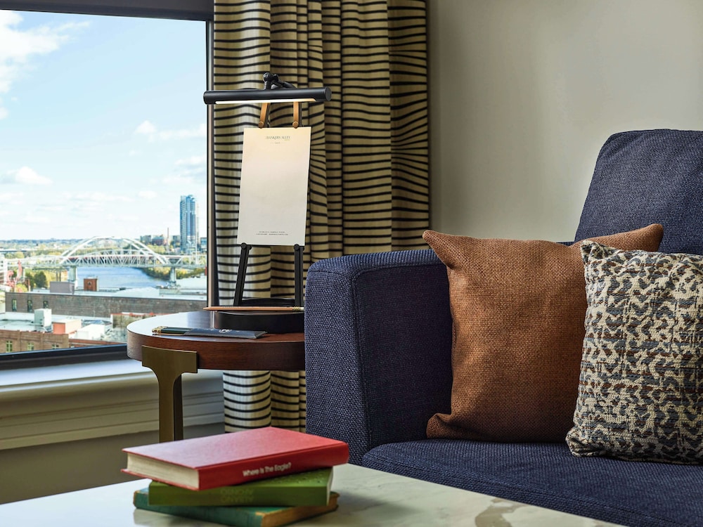 the bankers alley hotel nashville tapestry collection by hilton