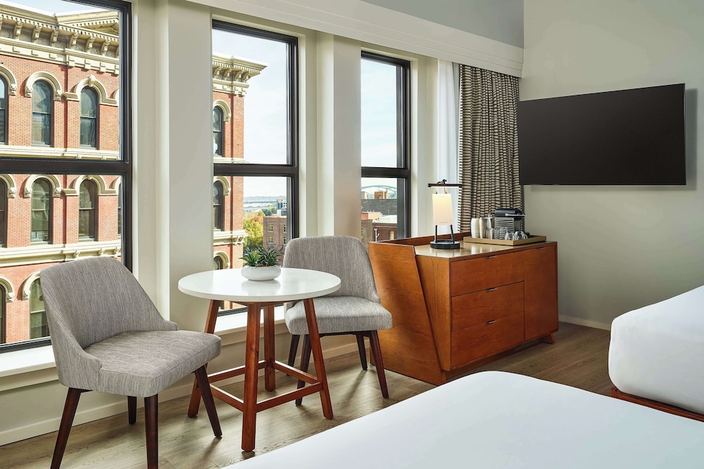 the bankers alley hotel nashville tapestry collection by hilton