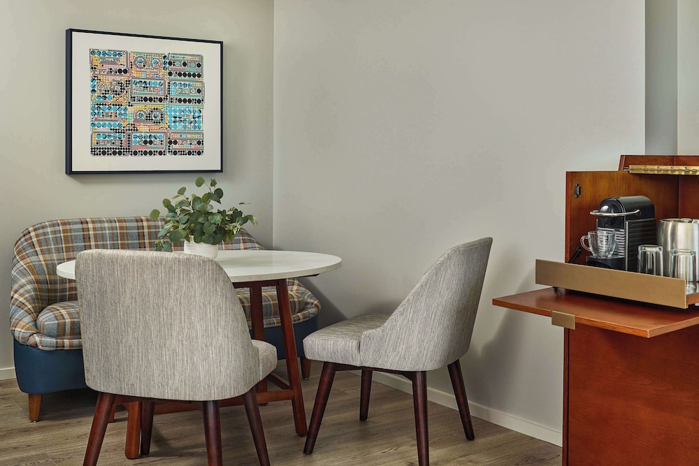 the bankers alley hotel nashville tapestry collection by hilton