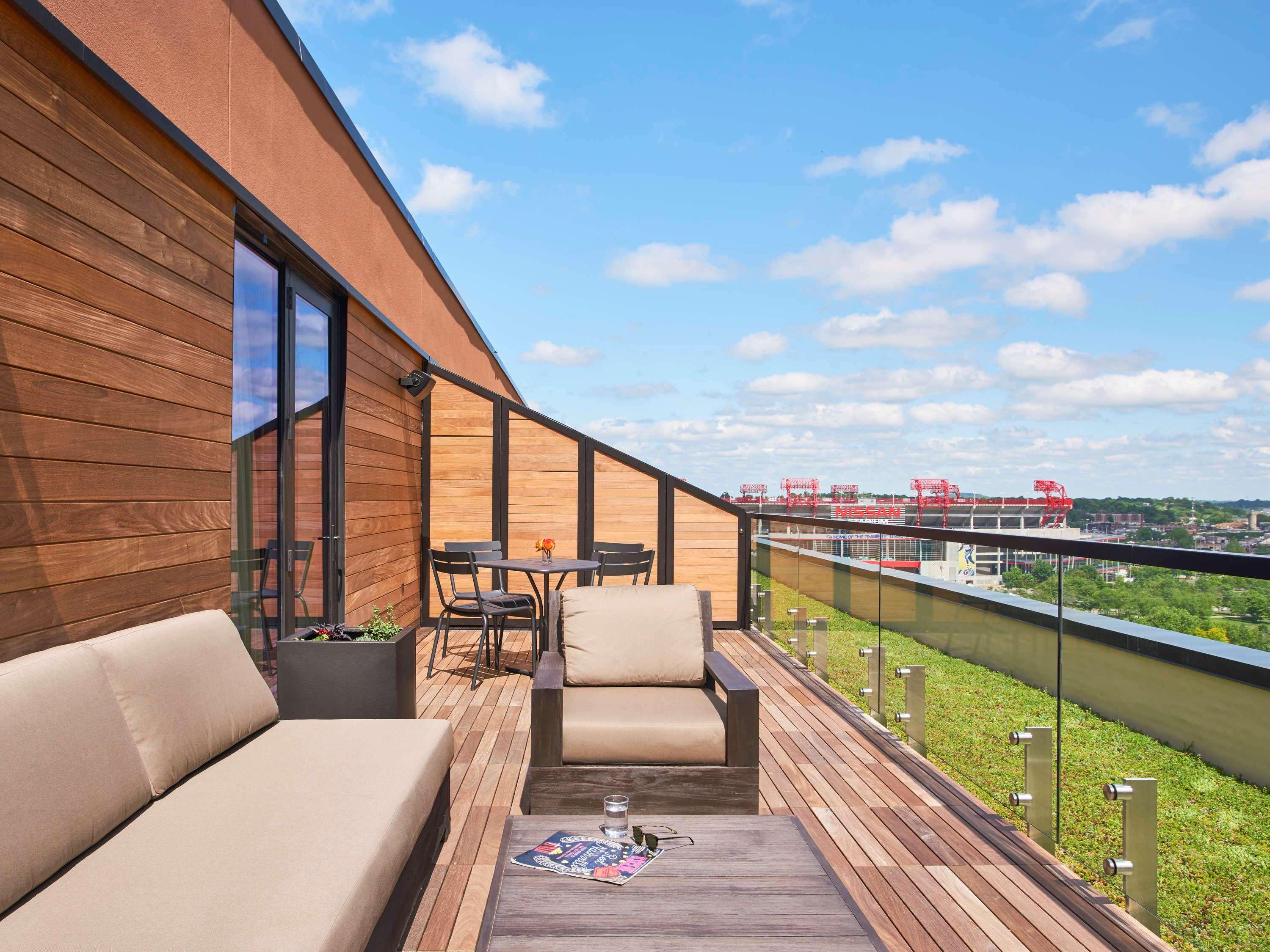 the bankers alley hotel nashville tapestry collection by hilton