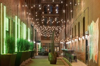 the bankers alley hotel nashville tapestry collection by hilton