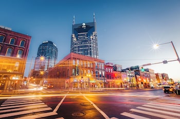the bankers alley hotel nashville tapestry collection by hilton
