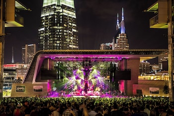 the bankers alley hotel nashville tapestry collection by hilton