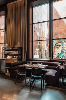 the bankers alley hotel nashville tapestry collection by hilton