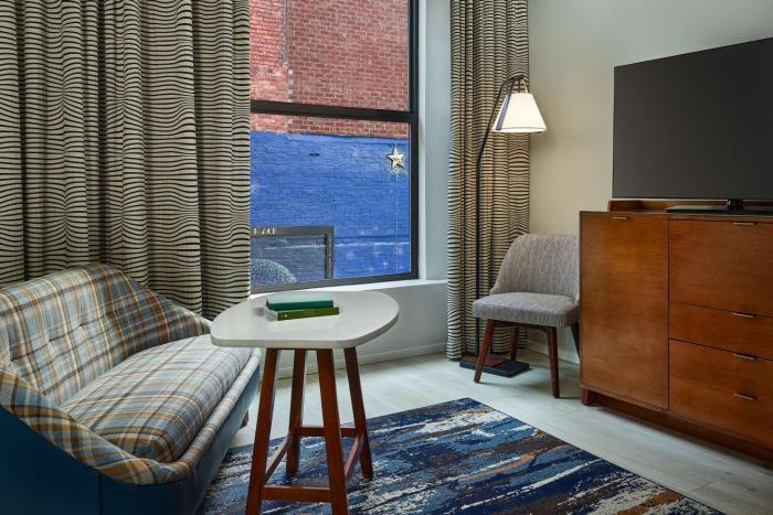 the bankers alley hotel nashville tapestry collection by hilton