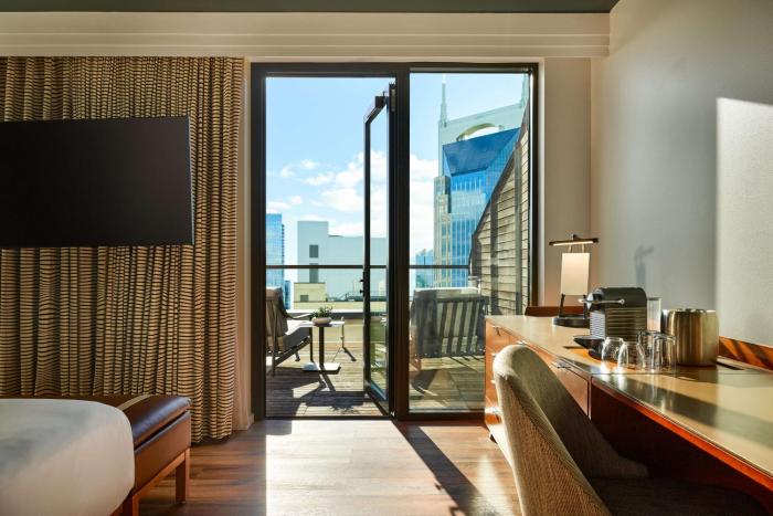 the bankers alley hotel nashville tapestry collection by hilton