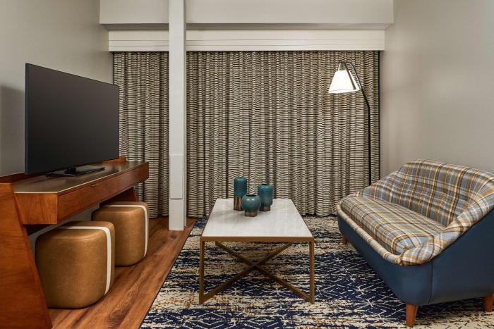 the bankers alley hotel nashville tapestry collection by hilton