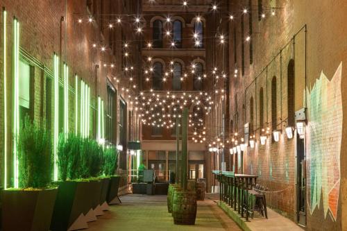 the bankers alley hotel nashville tapestry collection by hilton