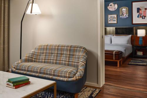 the bankers alley hotel nashville tapestry collection by hilton
