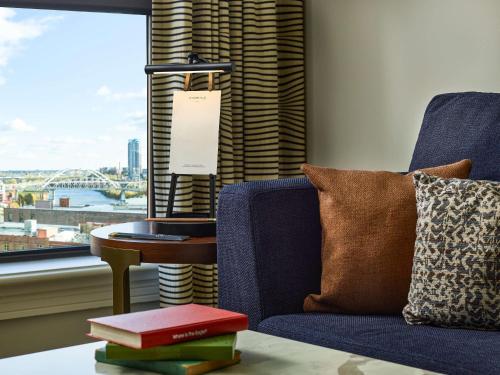 the bankers alley hotel nashville tapestry collection by hilton
