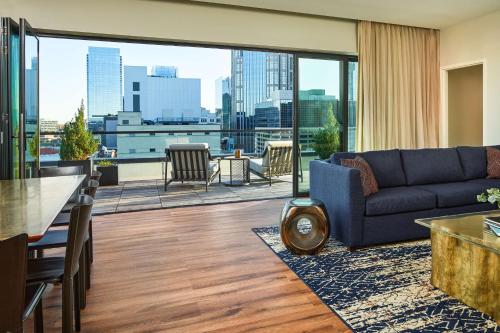 the bankers alley hotel nashville tapestry collection by hilton