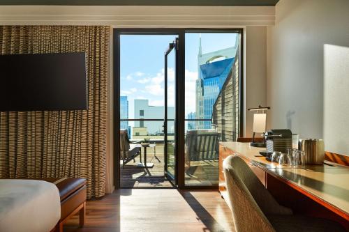 the bankers alley hotel nashville tapestry collection by hilton